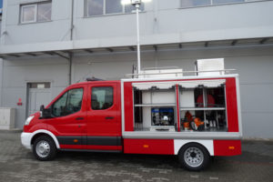 Lekki samochód ratowniczo-gaśniczy (LSRG) podwójna kabina 4x2 + 1000l wody - bok 1
